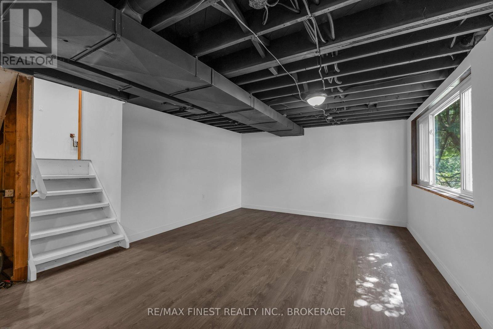 60 SHERWOOD DRIVE - Image 32