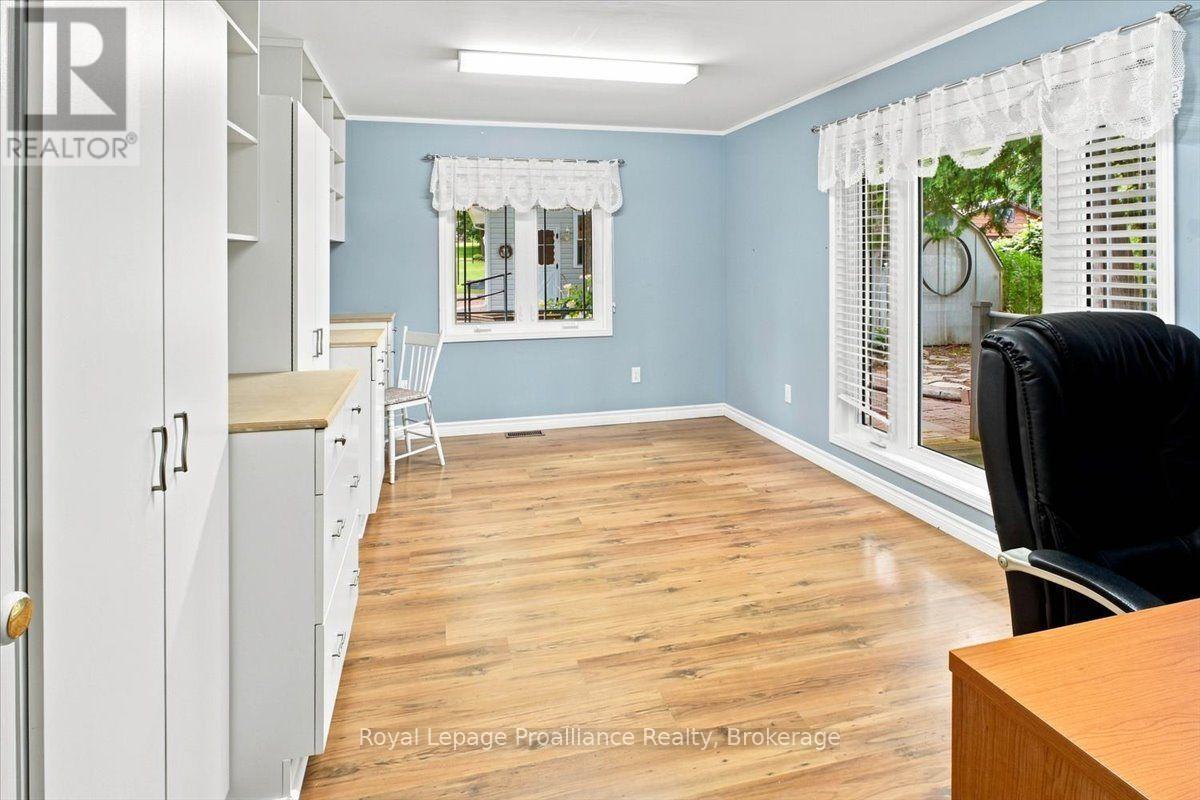 40 RIVERVIEW DRIVE - 24