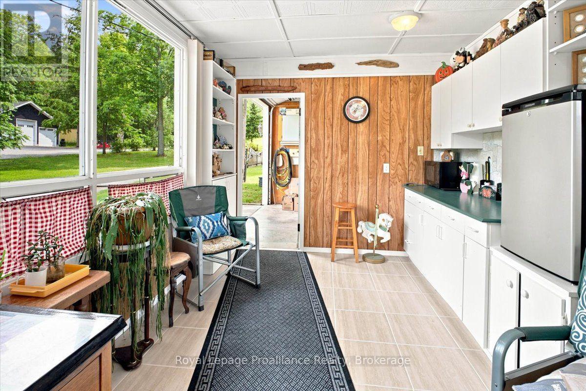 40 RIVERVIEW DRIVE - 44
