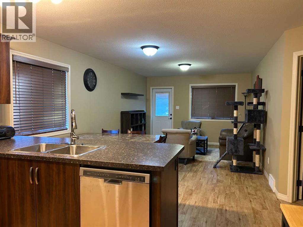 5026 41 Street - Photo 9