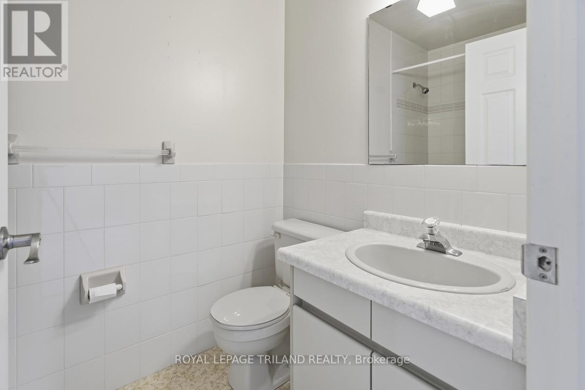#8 60 ROSECLIFFE CRESCENT - Image 24