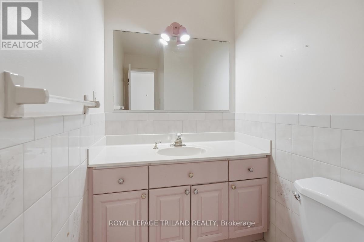 #8 60 ROSECLIFFE CRESCENT - Image 9