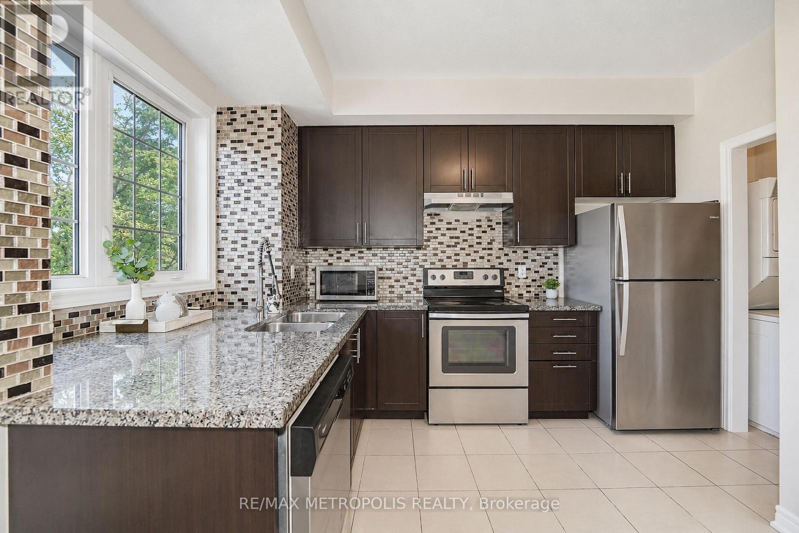 3767B ST CLAIRE AVENUE E - 27