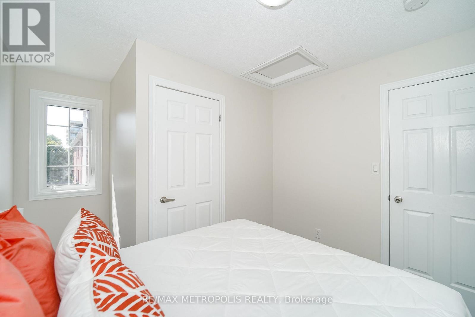 3767B ST CLAIRE AVENUE E - 34