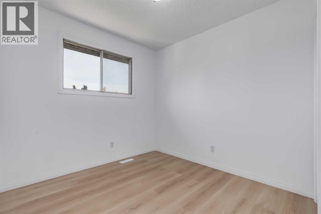 264 Templeview Way NE - 19