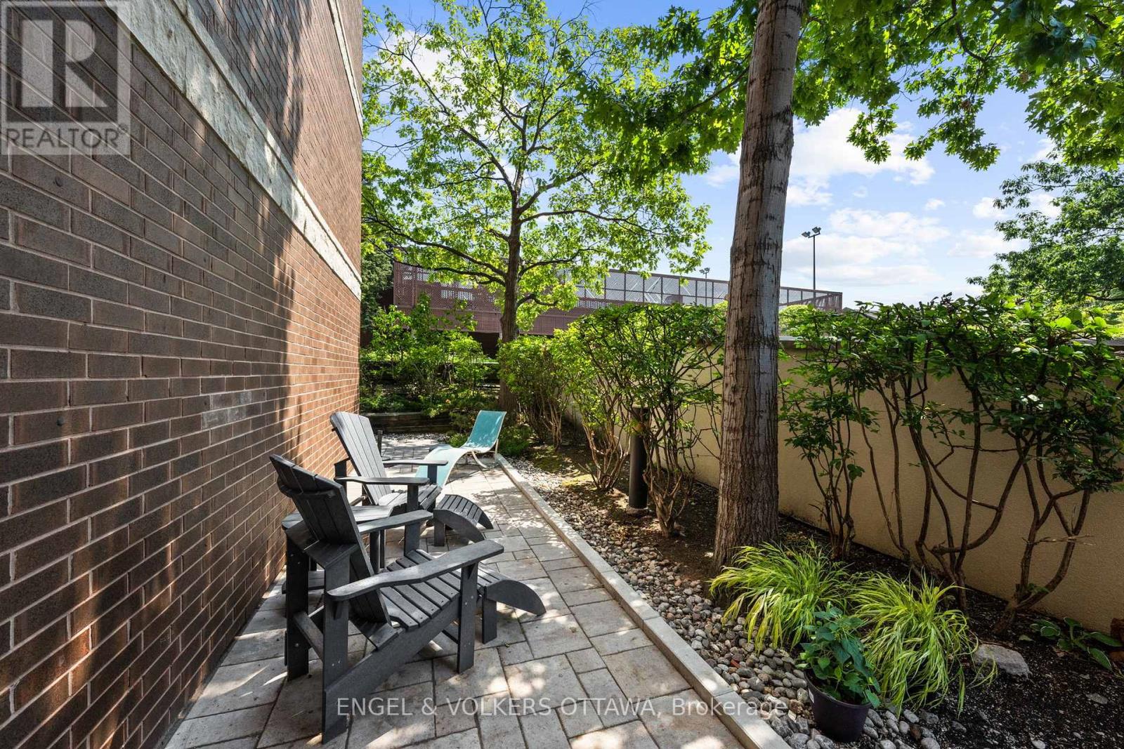 #103 111 ECHO DRIVE - 37