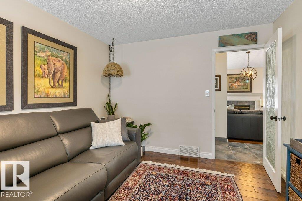 2 ENDERBY CR - Image 16