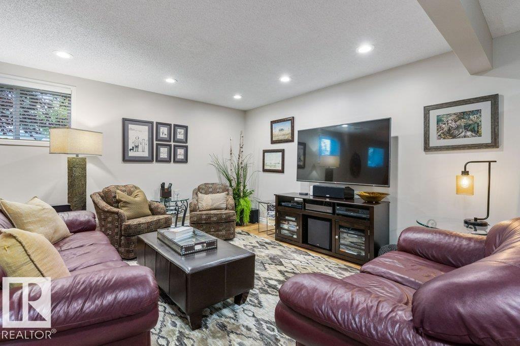 2 ENDERBY CR - Image 33