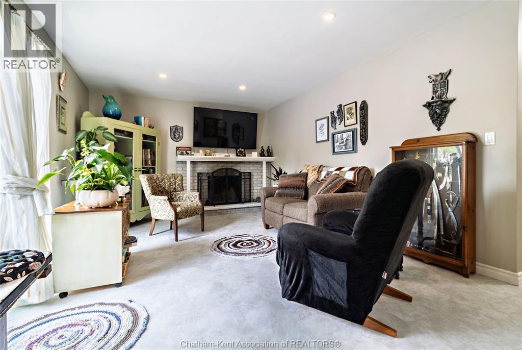 70 SIOUX DRIVE - 18