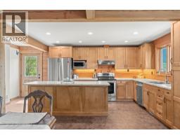 Kitchen - 9371 6 Highway, Coldstream, BC V1B3B5 Photo 13