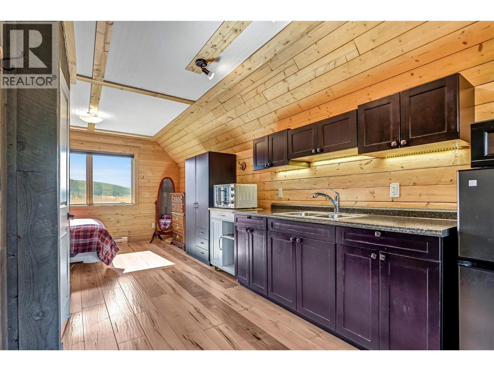 9371 6 Highway - 63