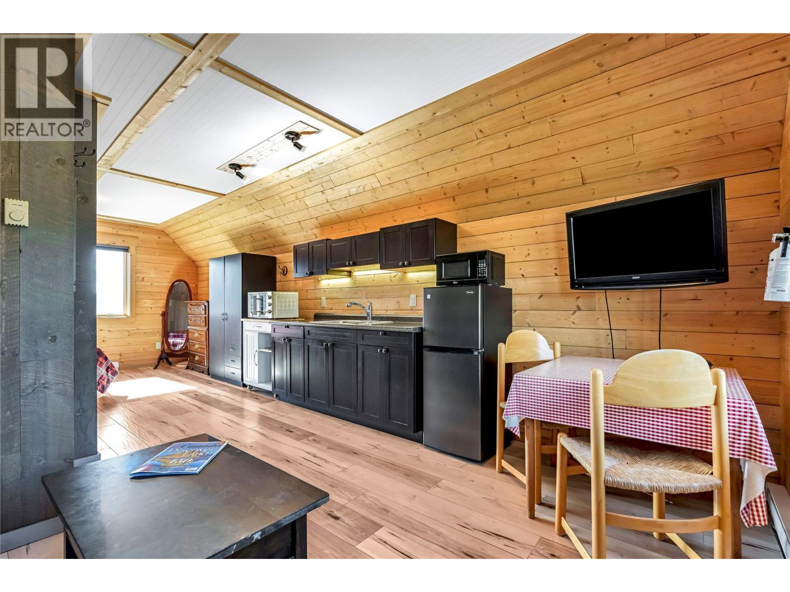 9371 6 Highway - Image 61