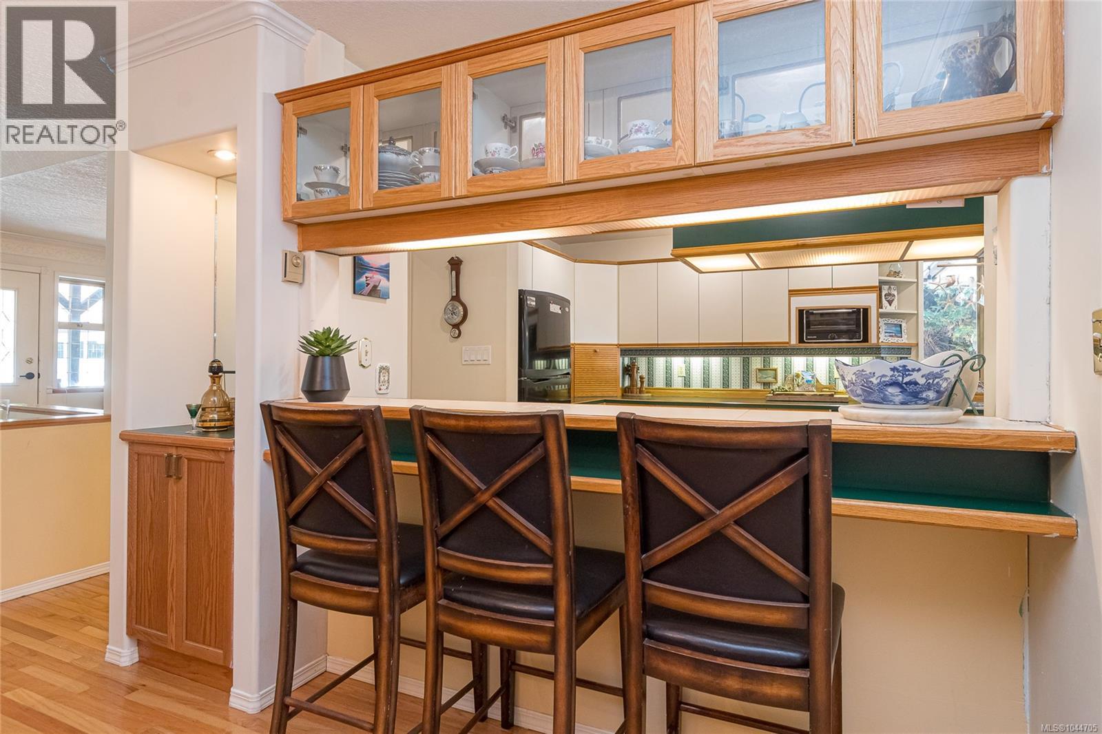 2526 Island Hwy W - 28