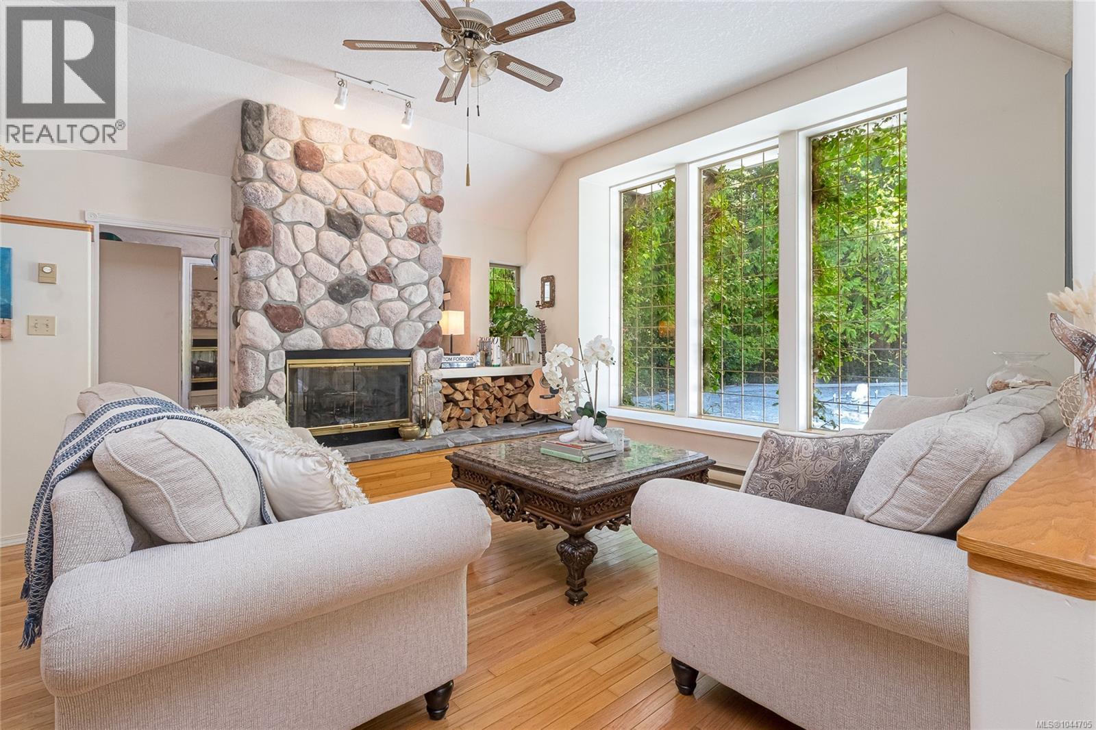 2526 Island Hwy W - 3