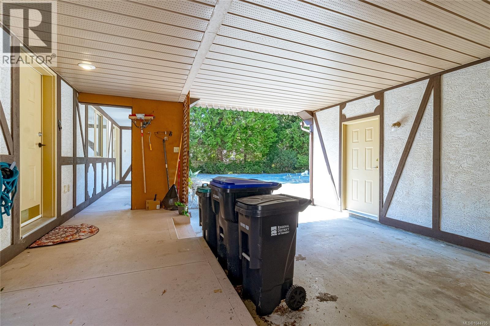 2526 Island Hwy W - 53