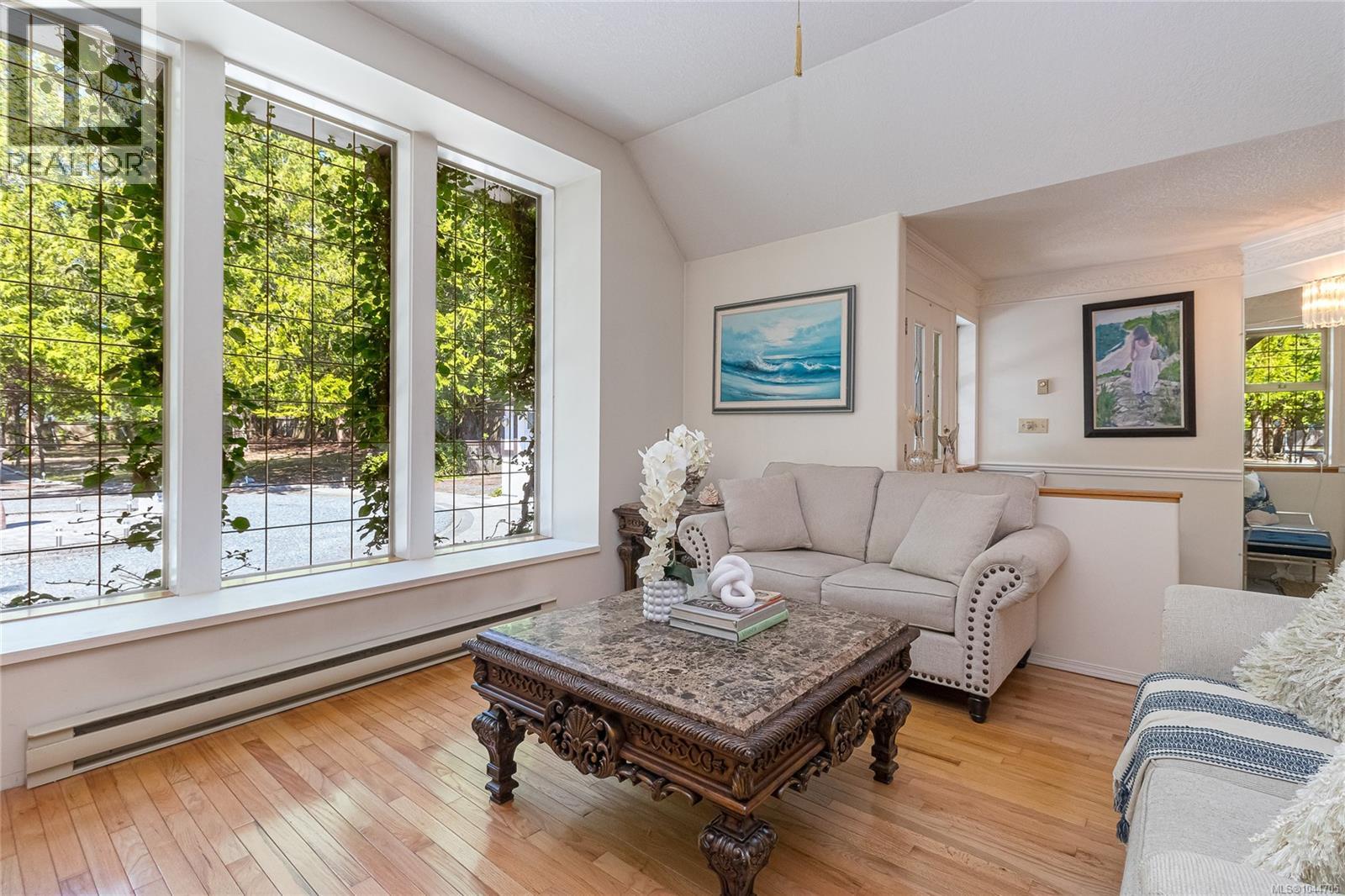2526 Island Hwy W - 22