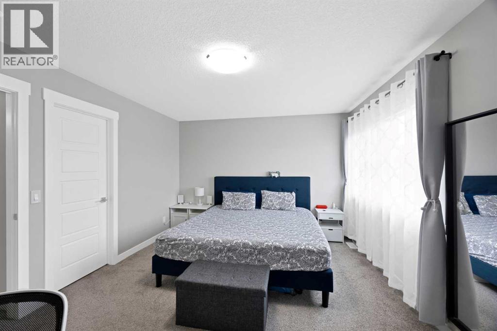 109 Skyview Parade NE - 19
