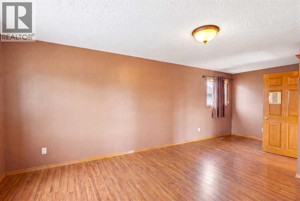 217 23 Avenue NE - 28