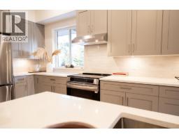 1246 Reed Road, Gibsons, BC V0N1V7 Photo 10