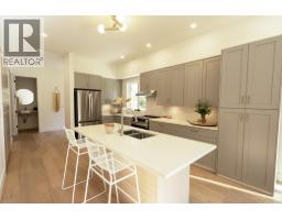 1246 Reed Road, Gibsons, BC V0N1V7 Photo 8