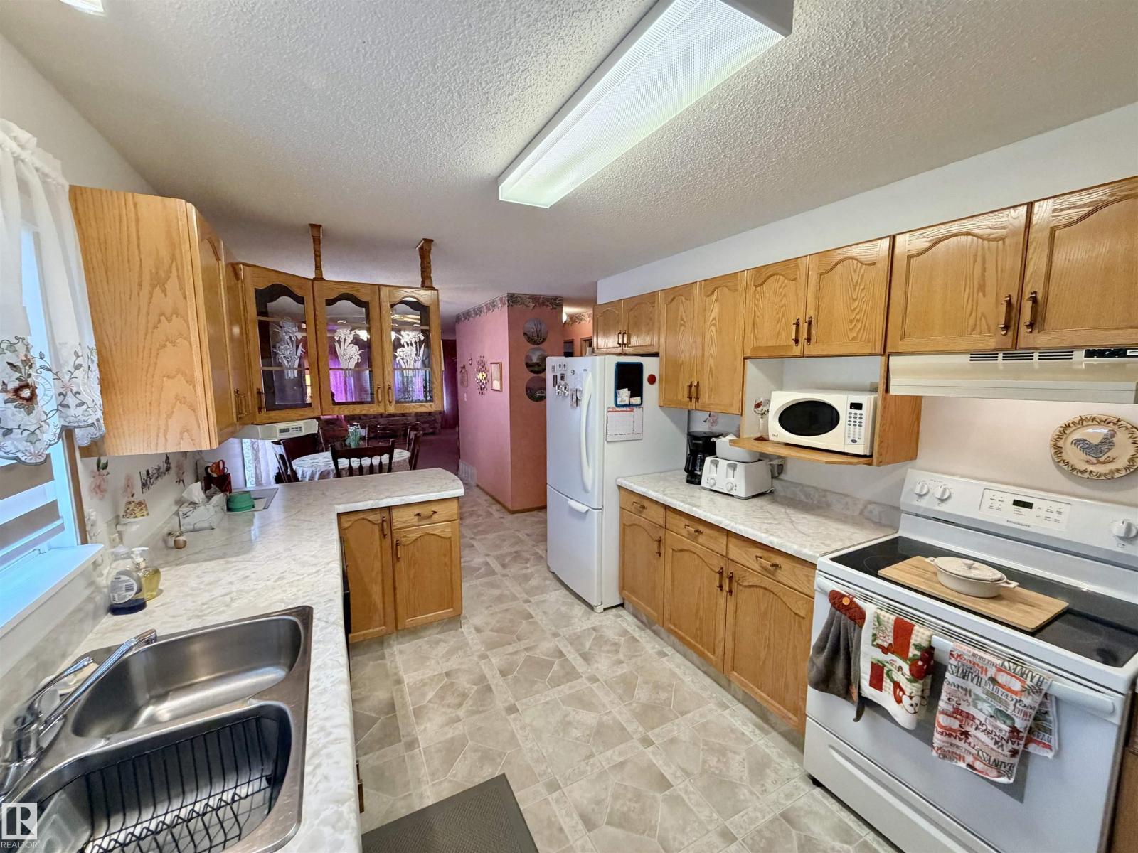 4838 46 AV - Image 9