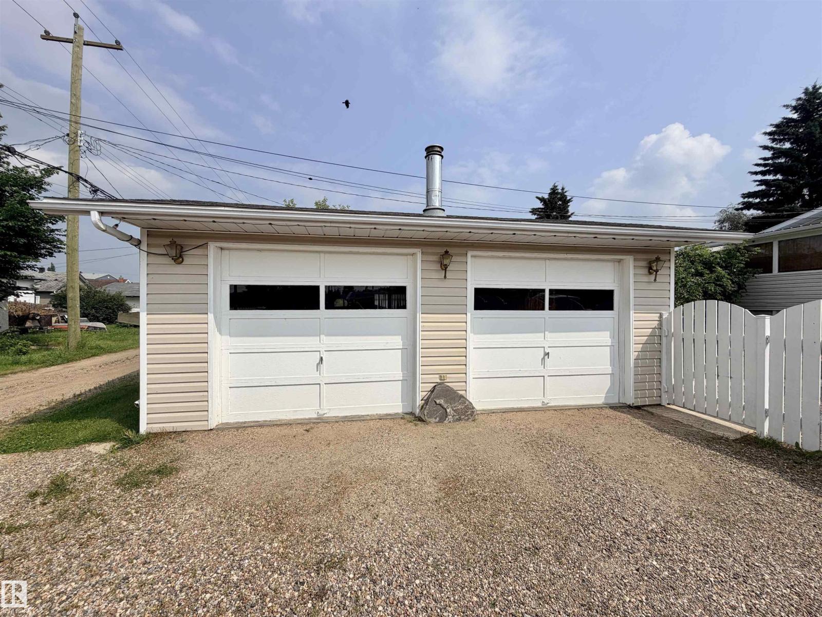 4838 46 AV - Image 37