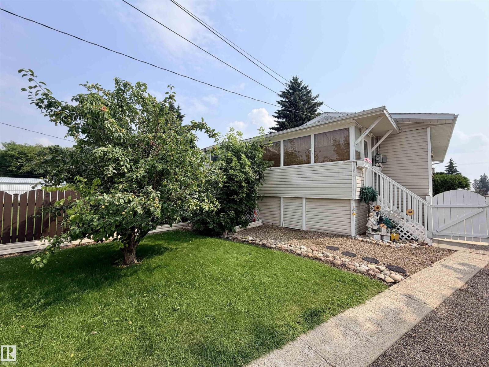 4838 46 AV - Image 39