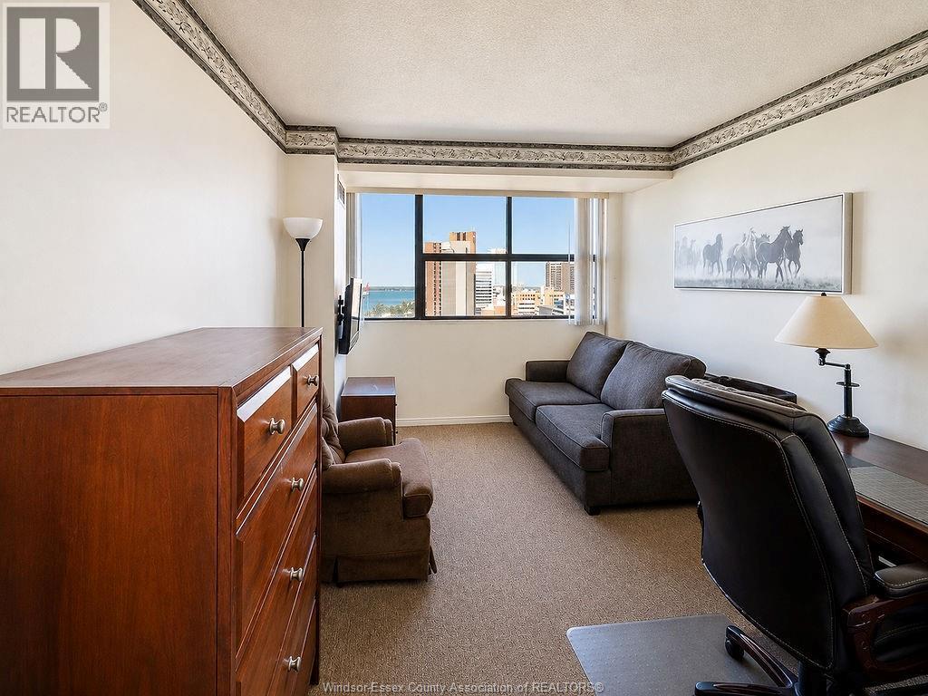 #1303 515 RIVERSIDE DRIVE - 24