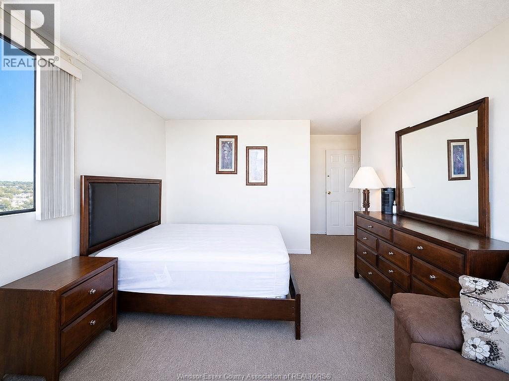 #1303 515 RIVERSIDE DRIVE - Image 30