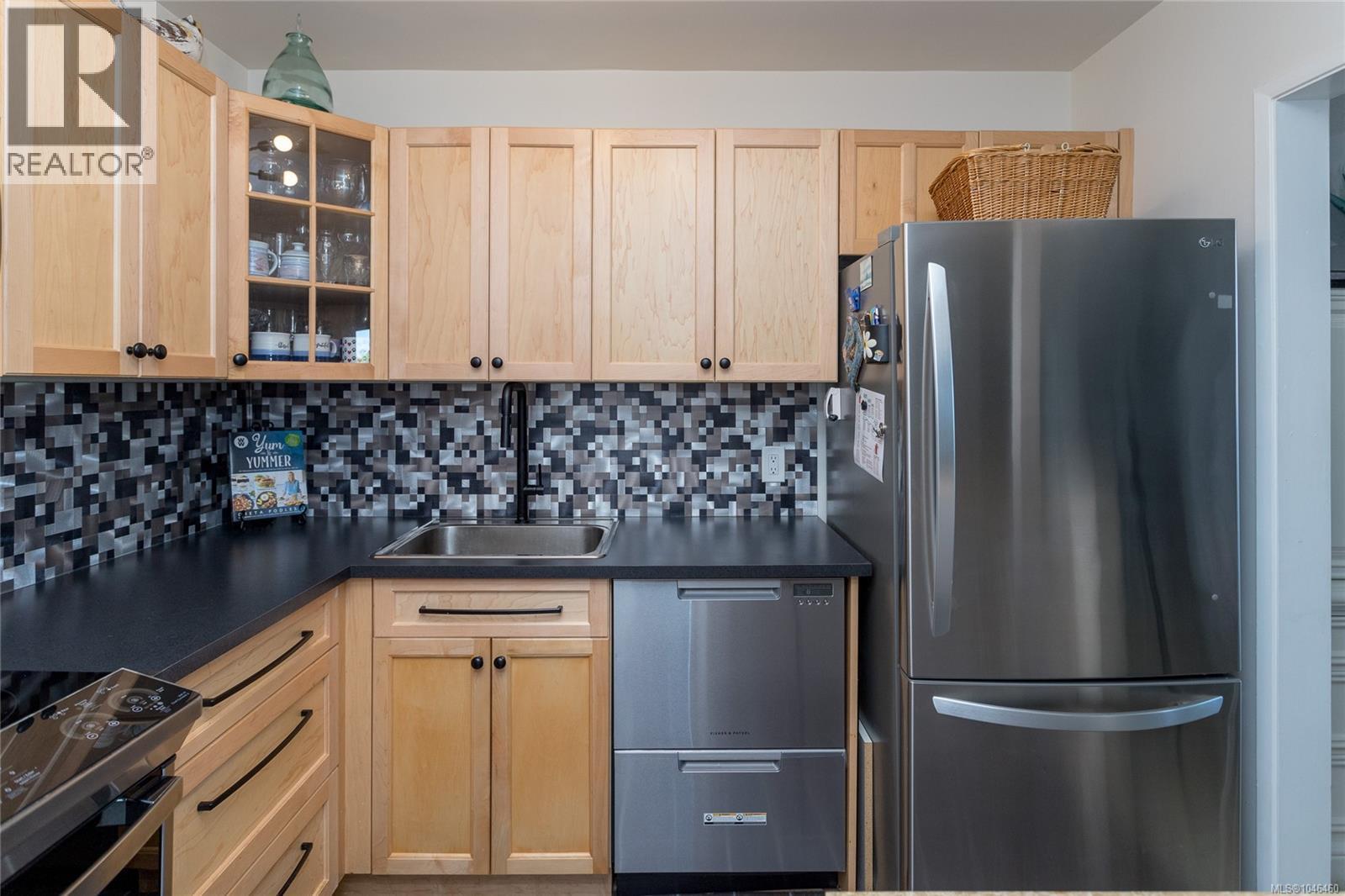 509 69 Gorge Rd W, Saanich