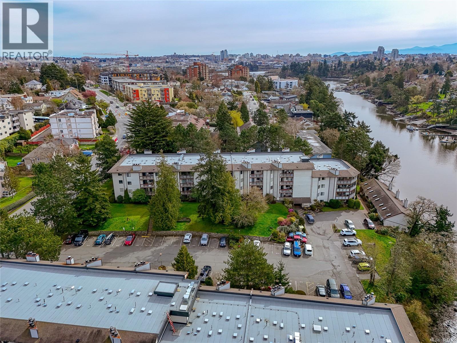 509 69 Gorge Rd W, Saanich