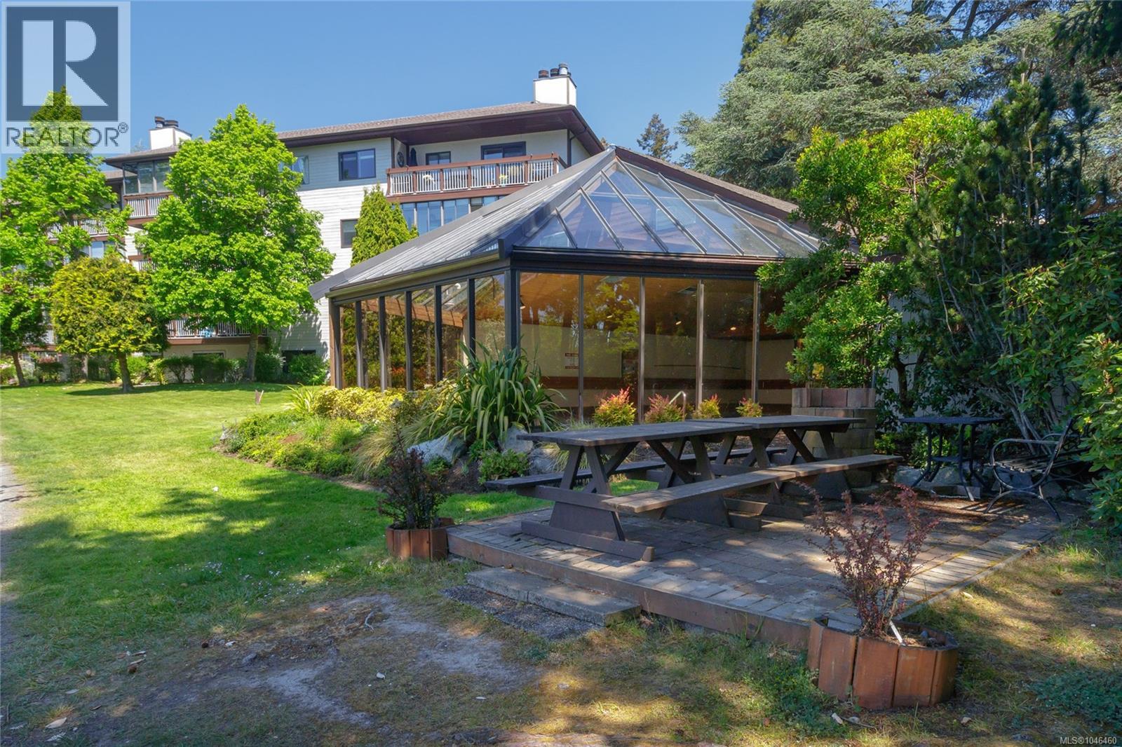 509 69 Gorge Rd W, Saanich