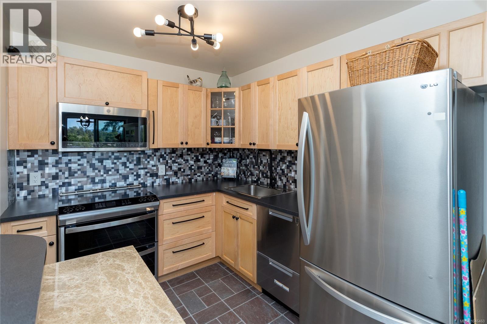 509 69 Gorge Rd W, Saanich