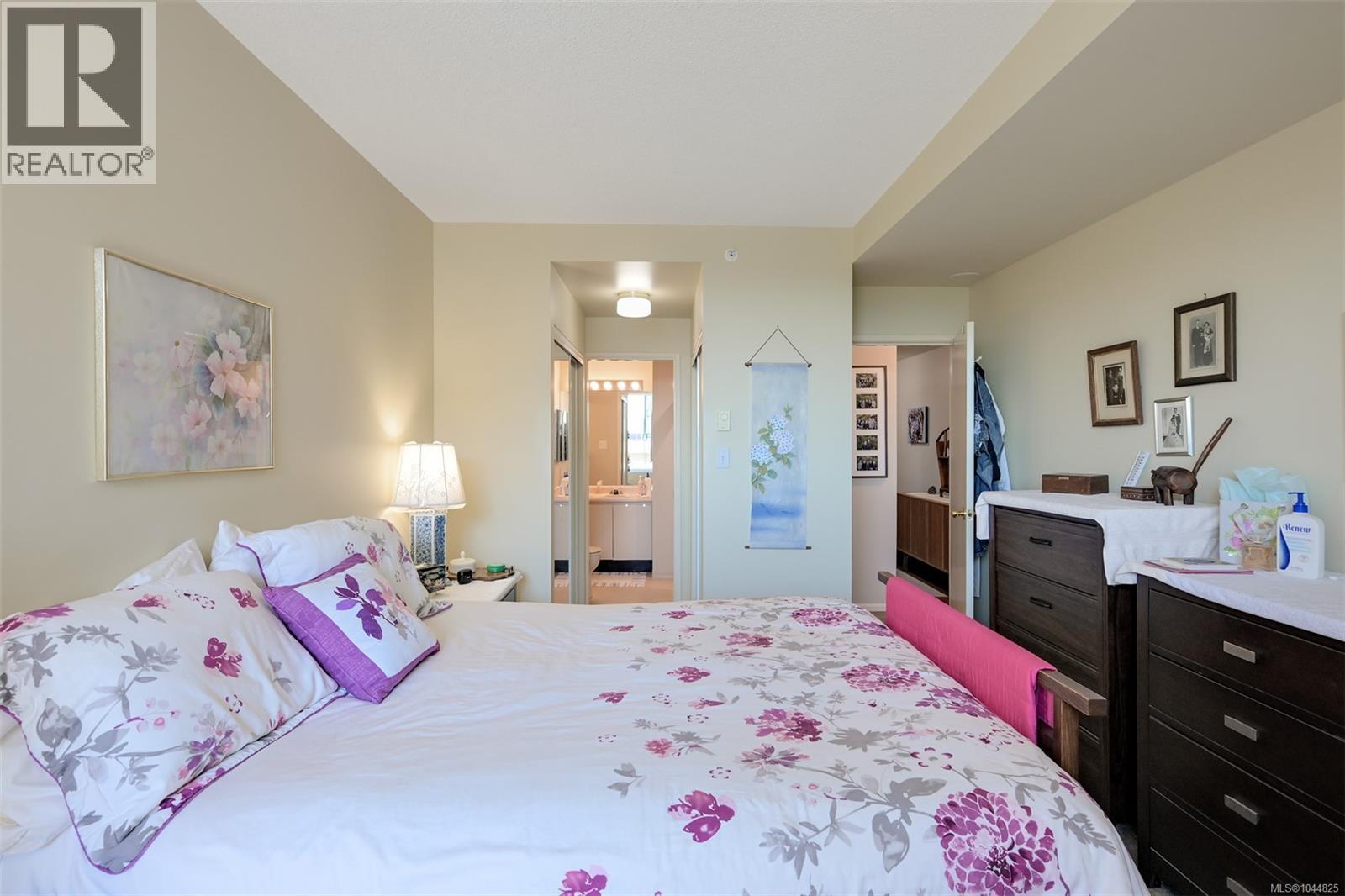 708 1010 View Street, Victoria