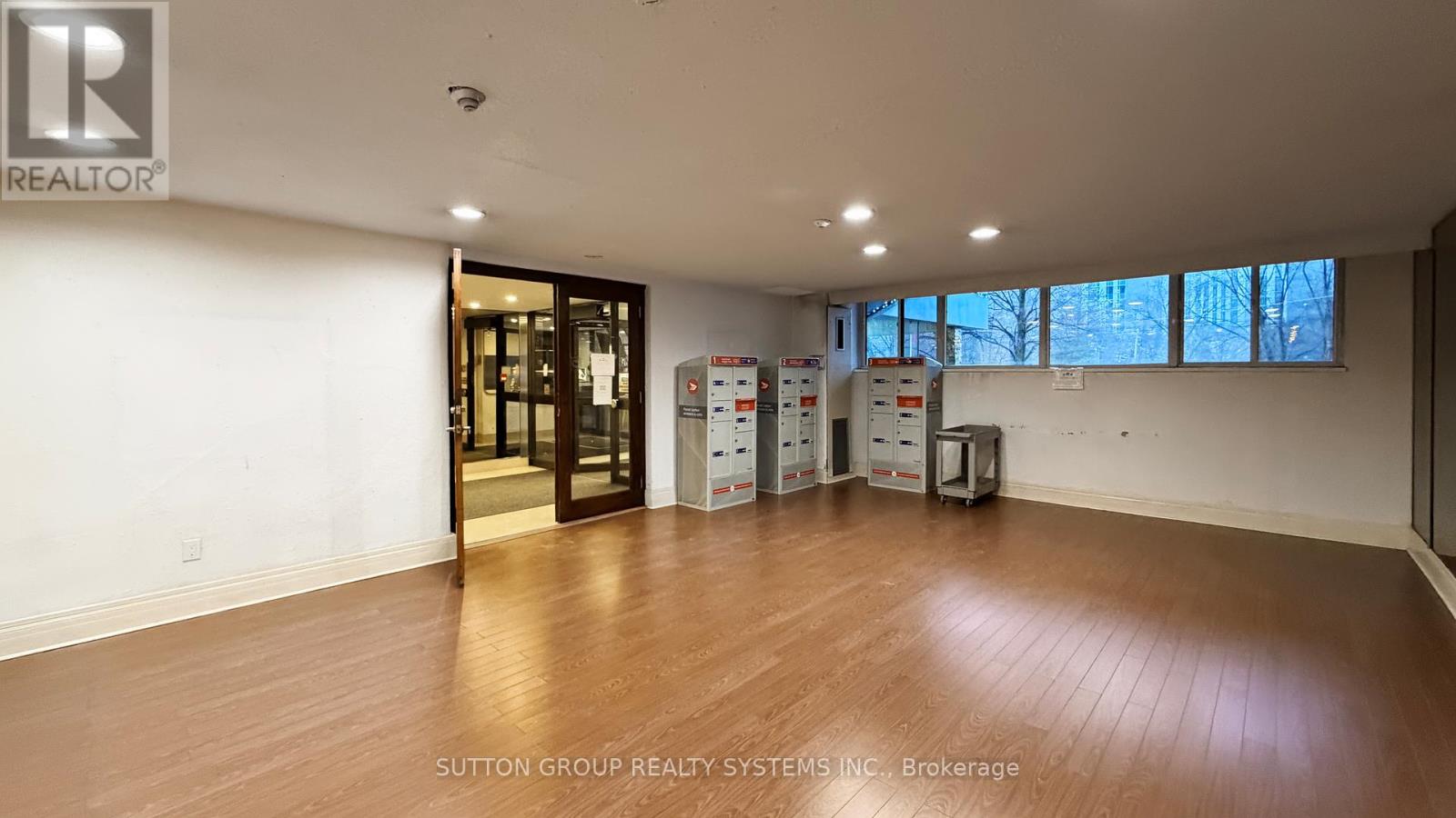 #1811 85 EMMETT AVENUE - 25