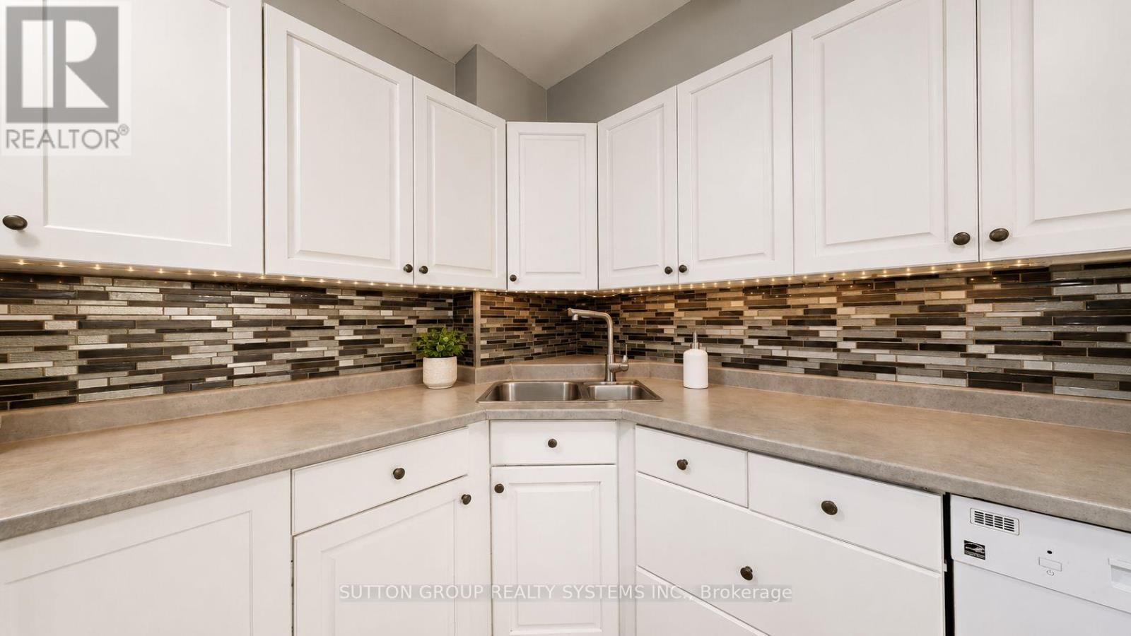 #1811 85 EMMETT AVENUE - 6