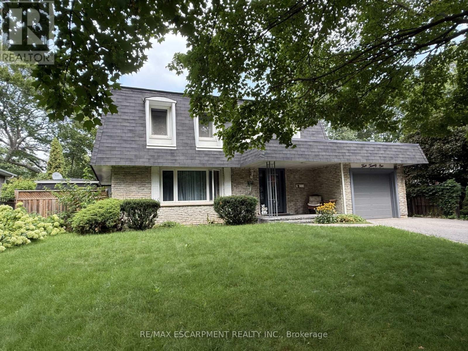 Photo of 421 Canterbury Crescent