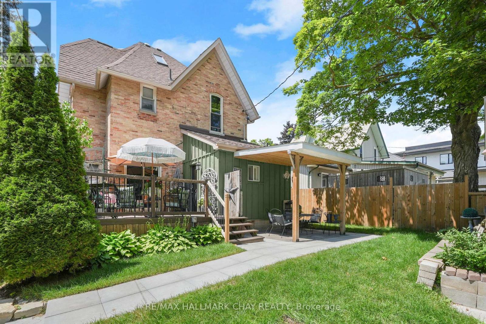 321 OWEN SOUND STREET - 32
