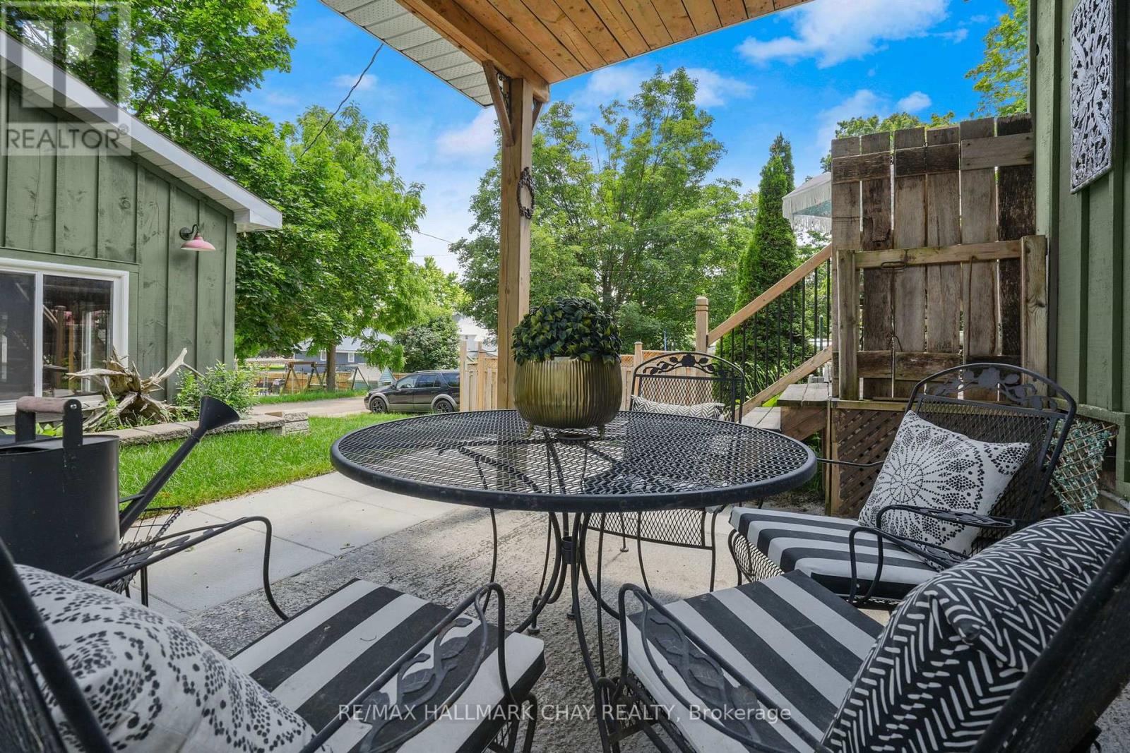 321 OWEN SOUND STREET - 34
