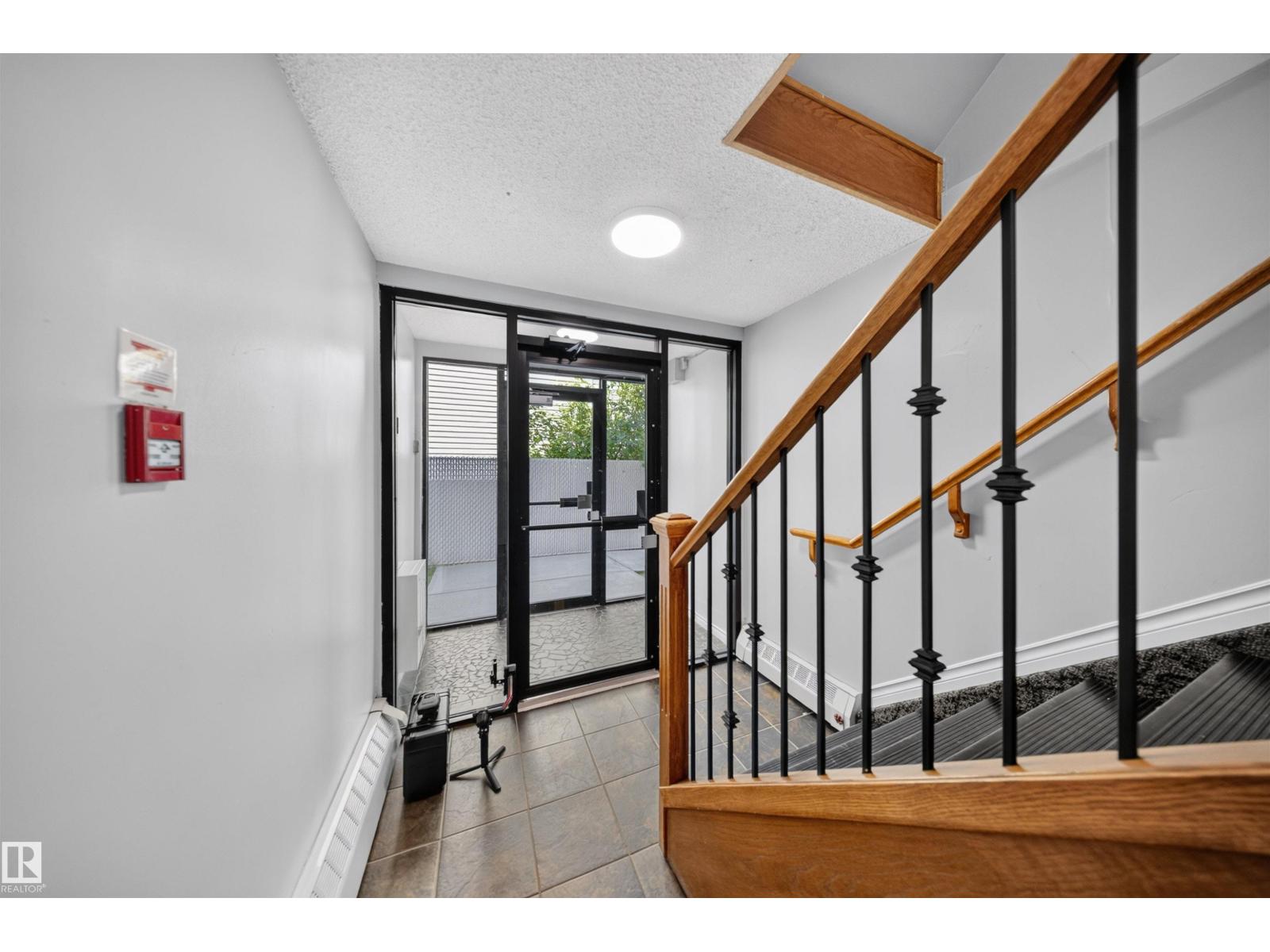 #4 4616 47 ST - 22