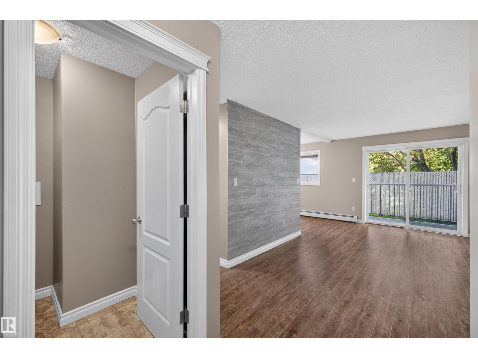 #4 4616 47 ST - 3