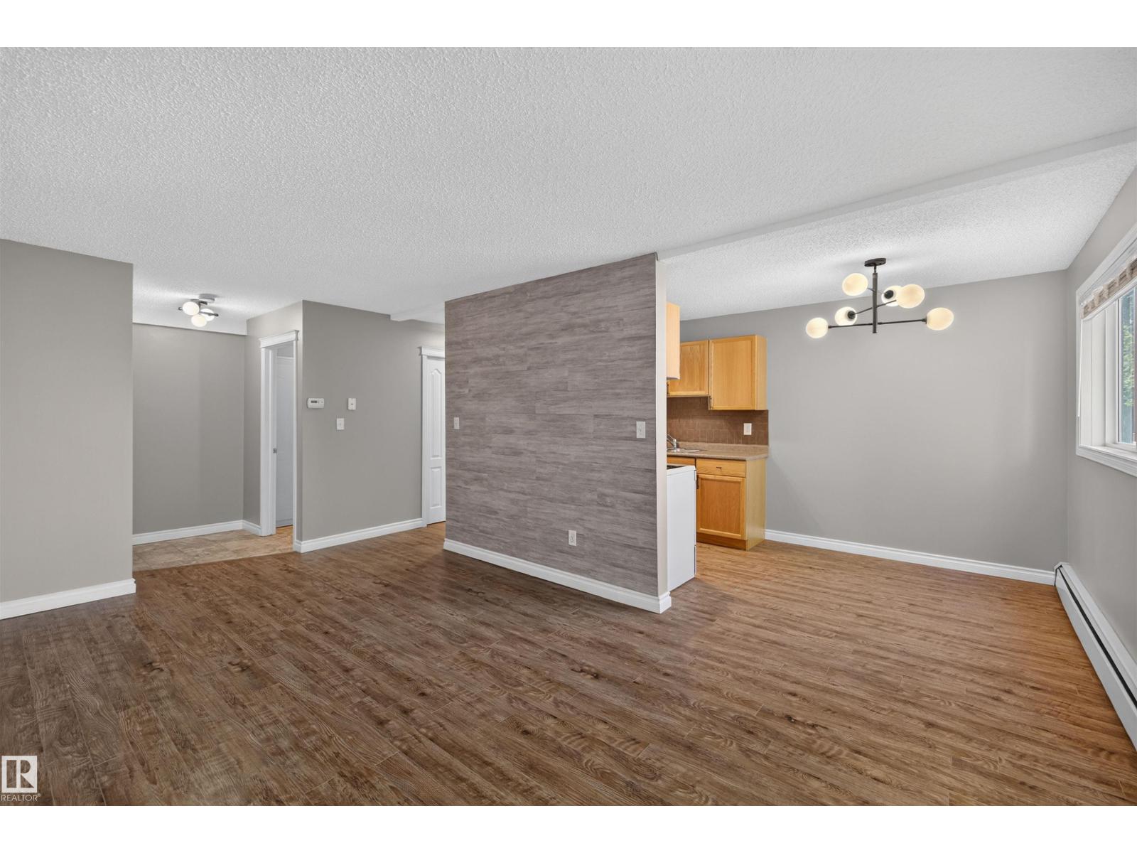#4 4616 47 ST - 7