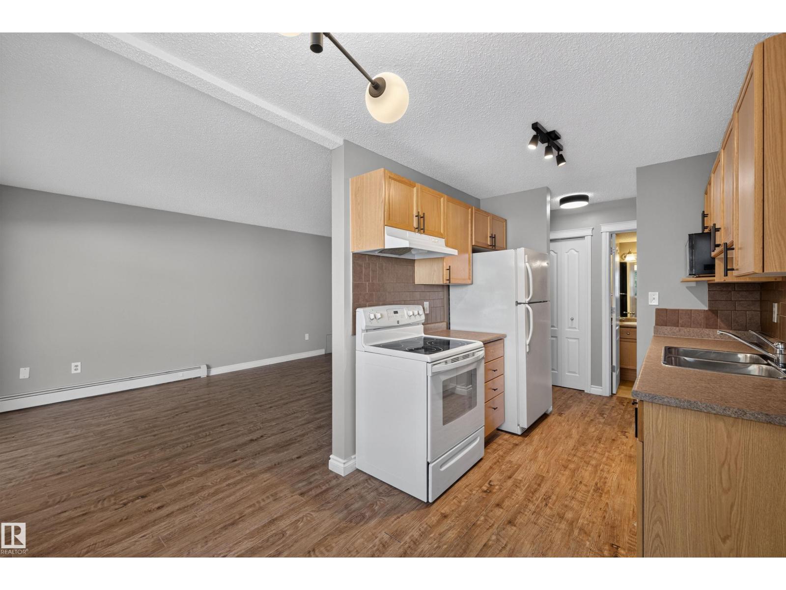 #4 4616 47 ST - Image 8