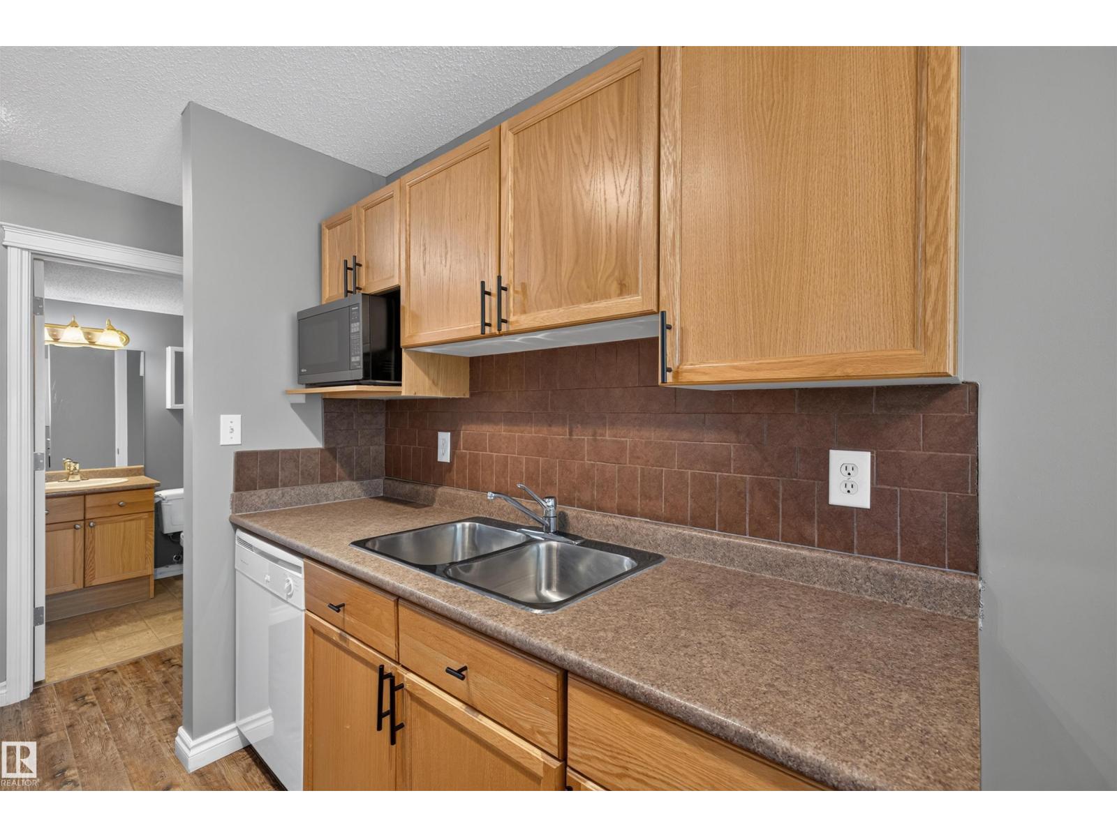#4 4616 47 ST - Image 9
