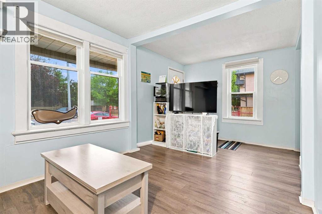 235 20 Avenue NE, Tuxedo Park, Calgary photo 5