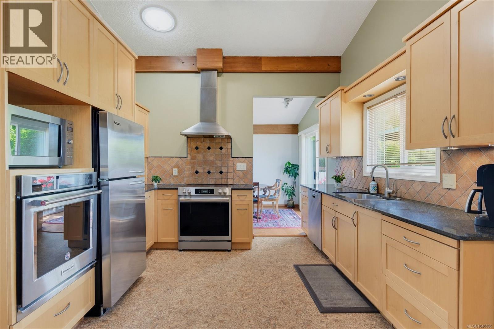 4070 Larchwood Dr - Image 17