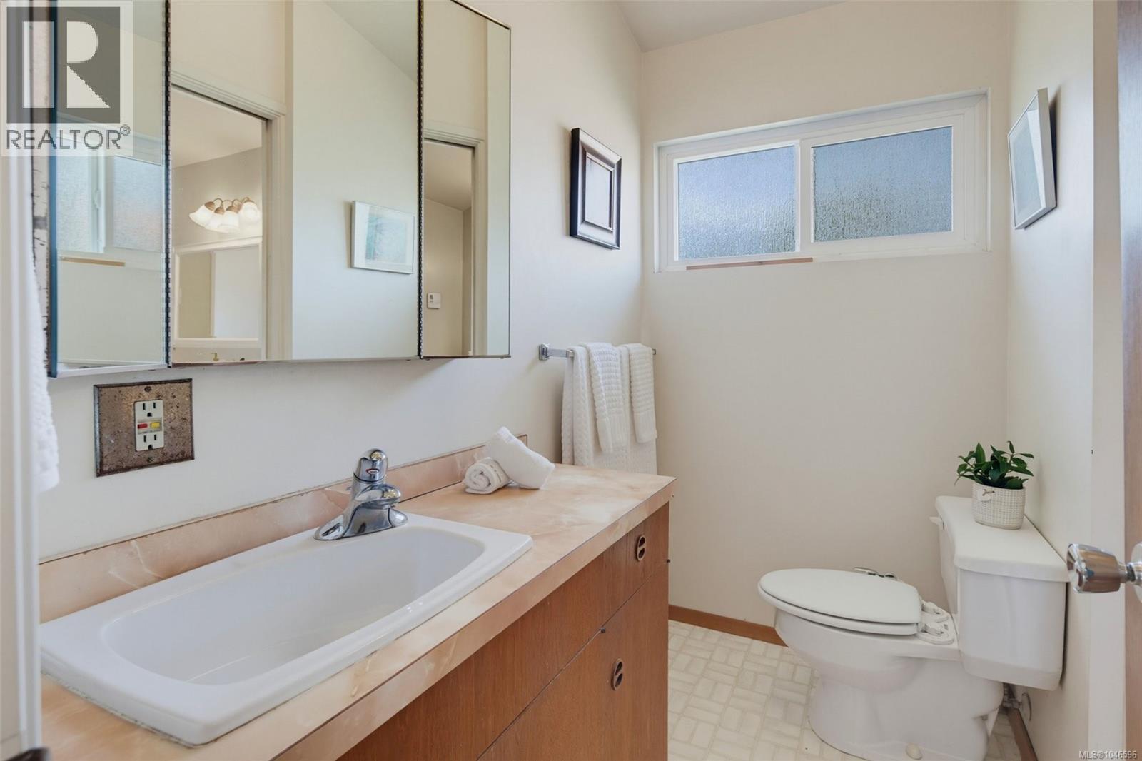 4070 Larchwood Dr - Image 25