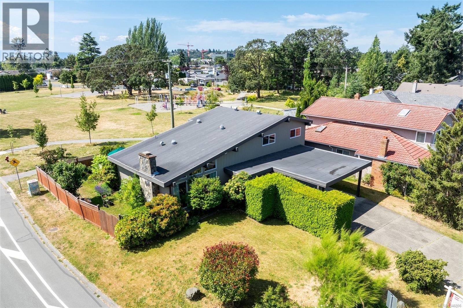 4070 Larchwood Dr - 3