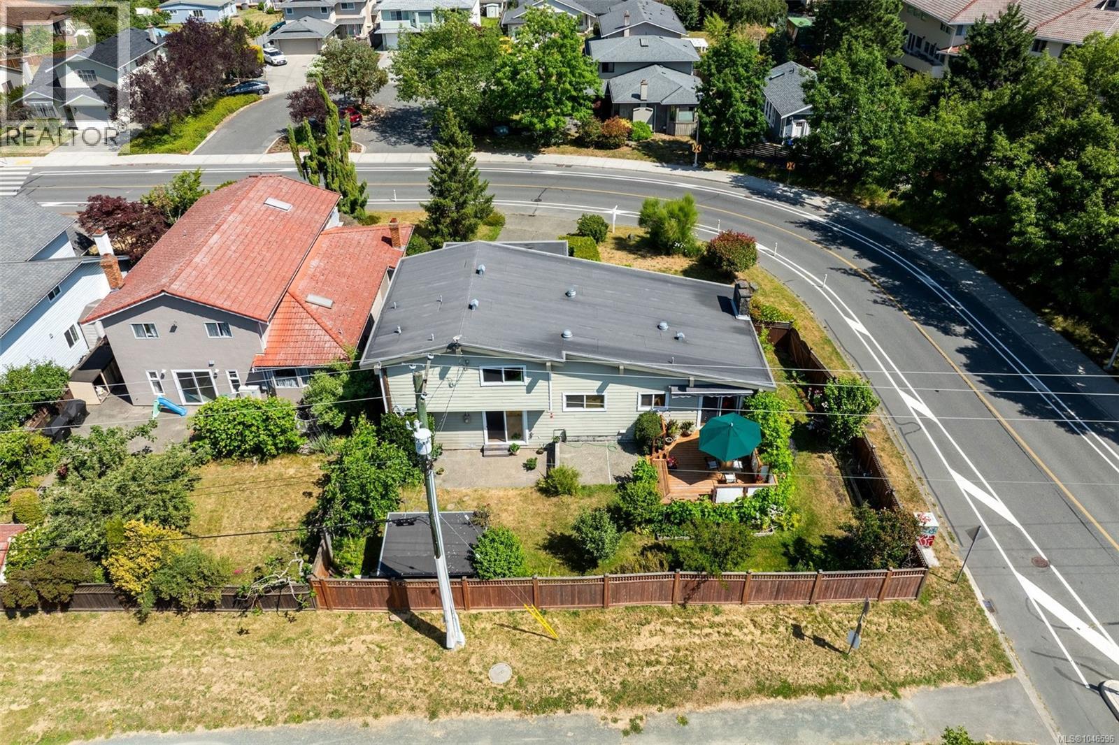 4070 Larchwood Dr - Image 36