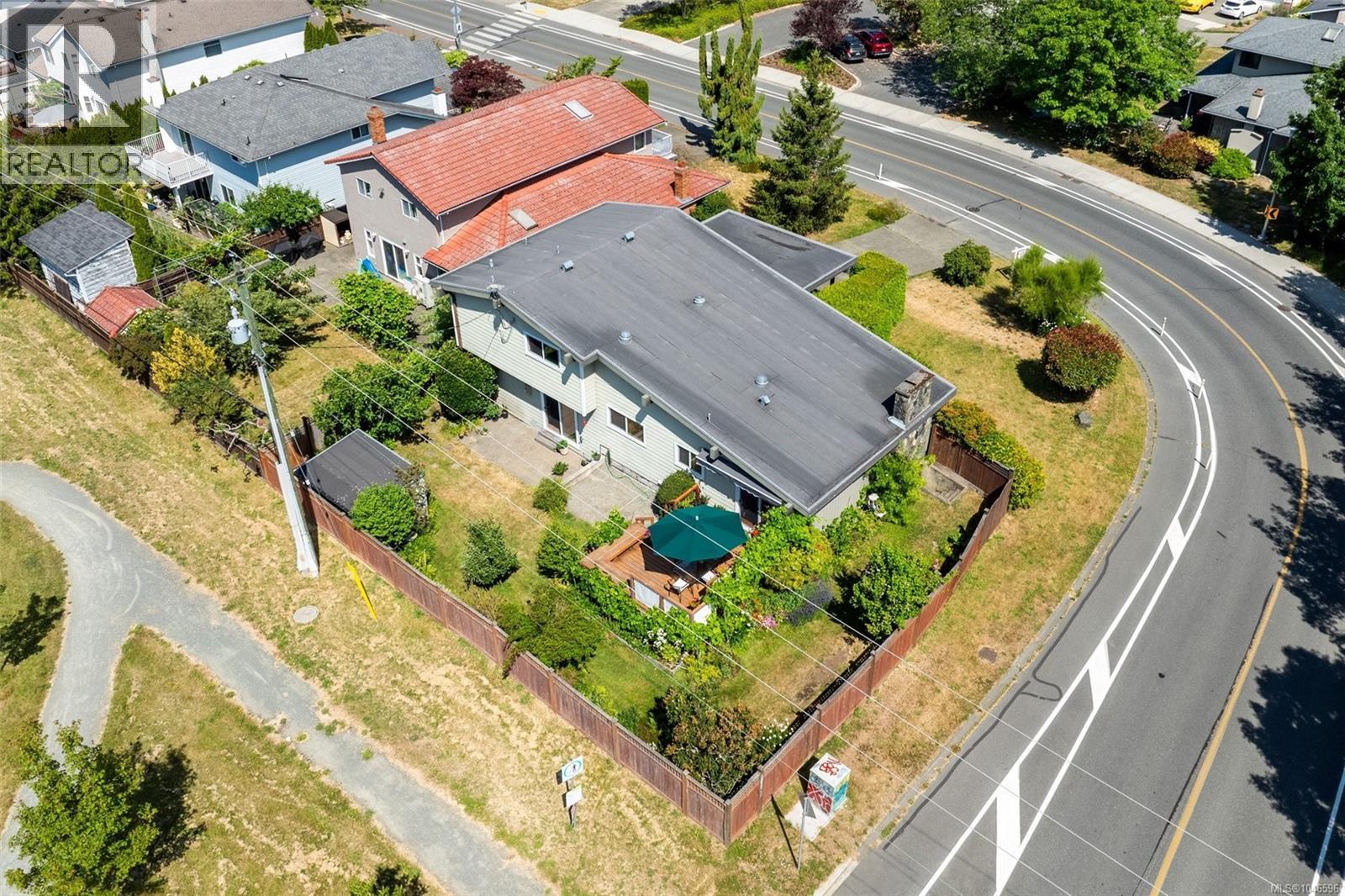 4070 Larchwood Dr - Image 37